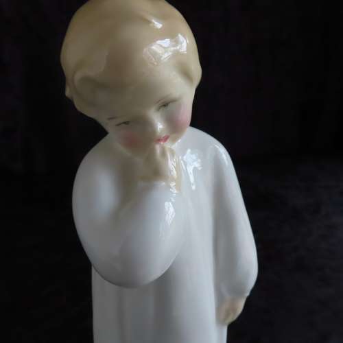 Royal Doulton Figurine "Darling" HN 1319