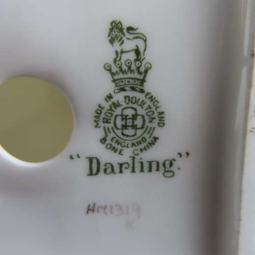 Royal Doulton Figurine "Darling" HN 1319