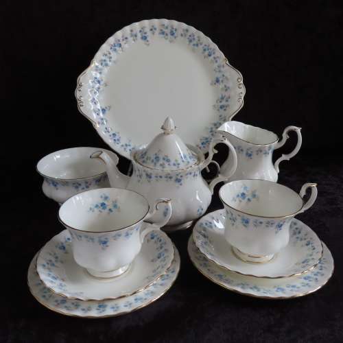 Royal albert memory lane discount