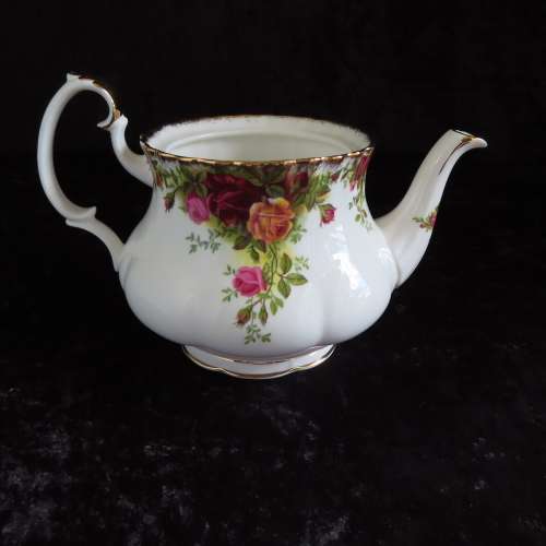 Royal Albert "Old Country Roses" 4 Cup Tea Pot (Missing Lid)
