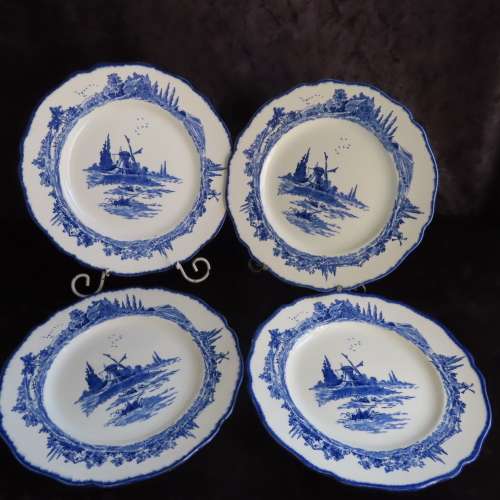 Royal Doulton D6294 `Norfolk` 4 x Dinner Plates.