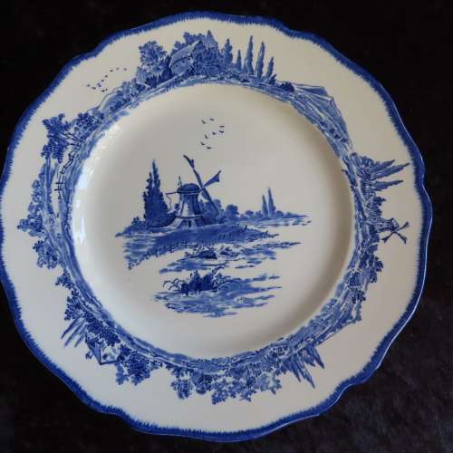 Royal Doulton D6294 `Norfolk` 4 x Dinner Plates.
