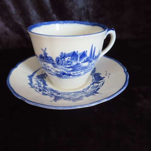 Royal Doulton `Norfolk` D6294 Large Coffee Duo