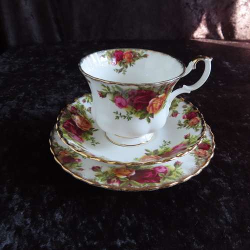 Royasl Albert "Old Country Roses" Tea Trio