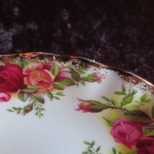 Rpyal Albert "Old country Roses" Tea Trio