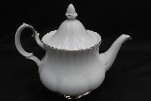 Royal Albert `Chantilly` 22 Piece Tea Set.