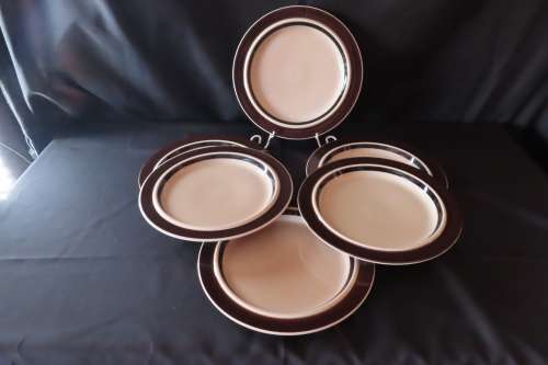 Arabia Finland `Ruija` 24 Piece Dinner Set.