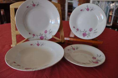 2 Soup plates, 2 Side plates