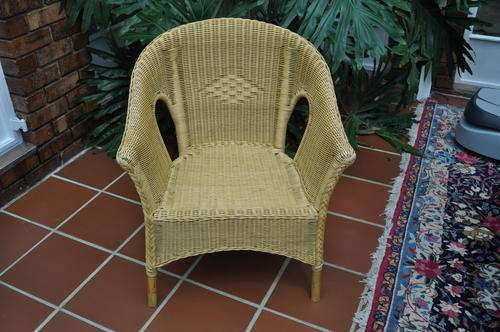 Wicker Arm Chair  (Collections only !!!)