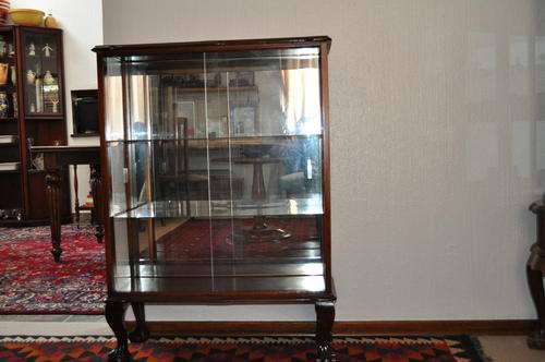 Imbuia Ball and Claw Show Case (Collections Only!!!!)