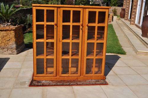 Oregan Pine Cabinet / Bookshelf.   ---- Collections Only !!!!!