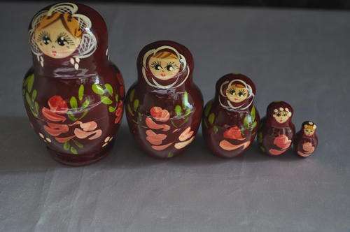 Matryoshka Dolls  - Small - Damage Free !!