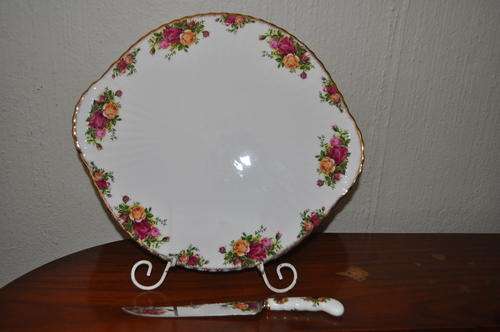 Royal Albert "Old Country Roses" Extra Large Footed Cake Plate With  "Old Country Roses" Cake Knife
