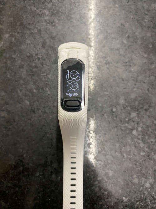 Garmin Vivosmart 5 - LIKE NEW - FITNESS TRACKER - SLEEP TRACKER - HEART RATE