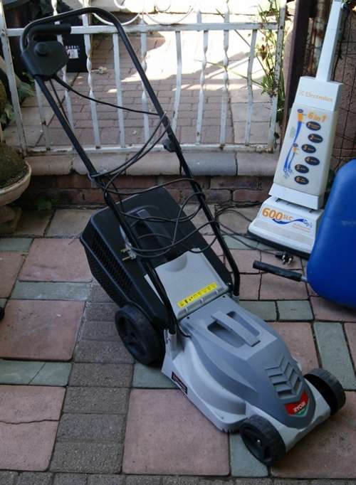 Fantastic Ryobi LM-1320 Electric Lawn Mower as good as new