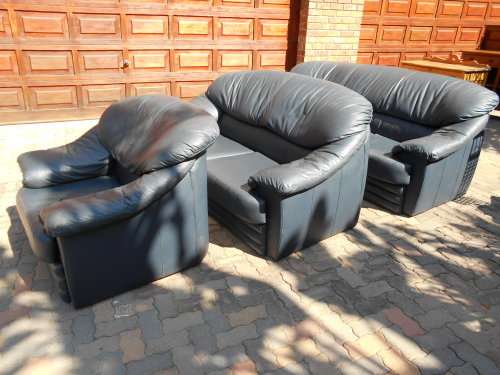 100% LEATHER LOUNGE SUITE IN CHARCOAL GREY. 3 SEATER/ 2 SEATER/ SINGLE SEAT