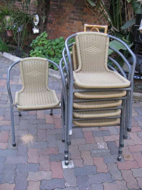 A SET OF 6 STACKABLE OUTDOOR CHAIRS...BIDDING IS FOR THE SET OF 6