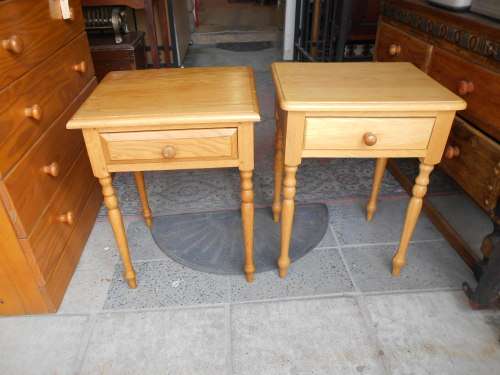 A LOVELY PAIR OF OAK BEDSIDE TABLES OR SIDE LAMP TABLES...BID FOR THE PAIR