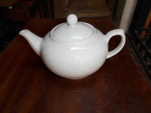 LOVELY RETRO TEAPOT IN WHITE MADE BY MAXWELL WILLIAMS