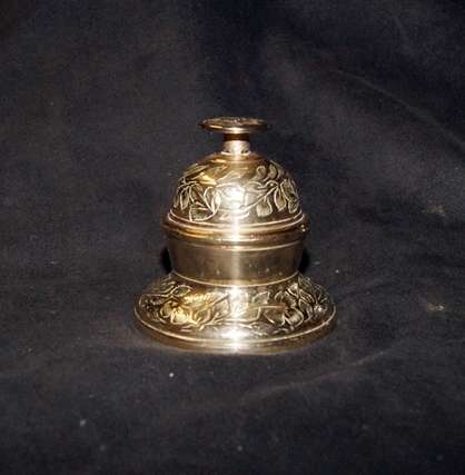 STUNNING ETCHED BRASS BELL IN STAND @@@ CRAZZYYY LOW START