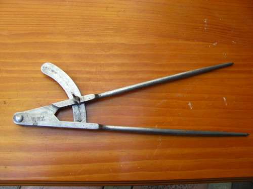 A VINTAGE COMPASS FOR MARKING STEEL.... AN INSCRIBER