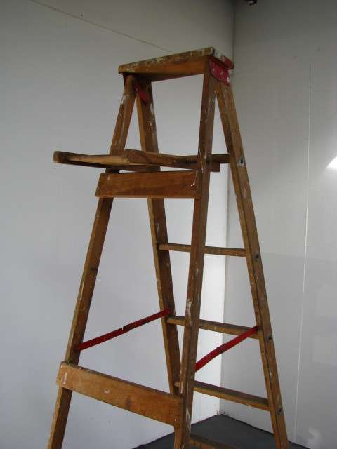 Wooden 7 Stair Ladder **FIRST BID WINS!!**
