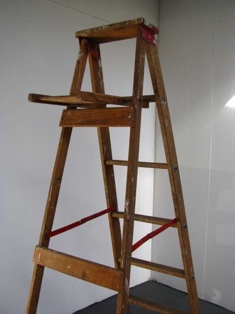 Wooden 7 Stair Ladder **FIRST BID WINS!!**