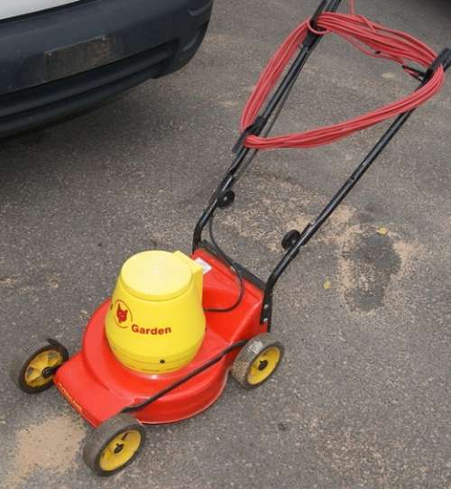 EXCELLENT CONDITION WOLF HURRICANE LAWNMOWER @@@ LOW START