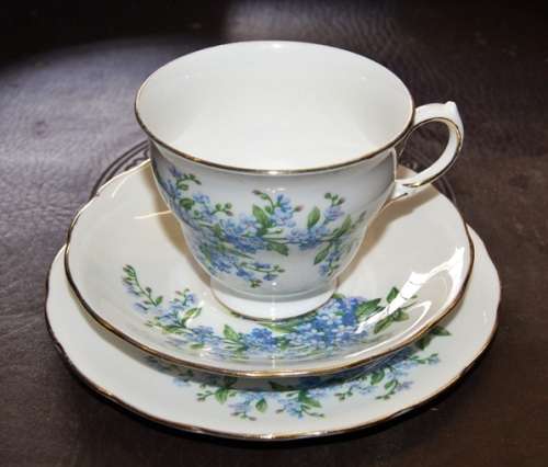 Queen Anne "Pattern No 7527" Floral Trio (2 of 6)