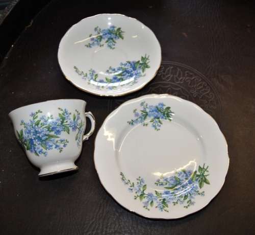 Queen Anne "Pattern No 7527" Floral Trio (2 of 6)