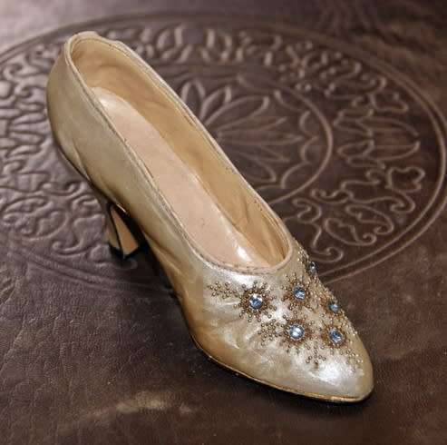 Nostalgia Shoe Ornament