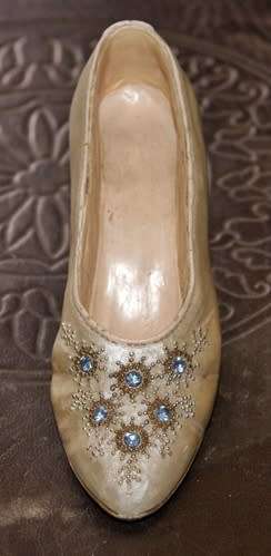 Nostalgia Shoe Ornament