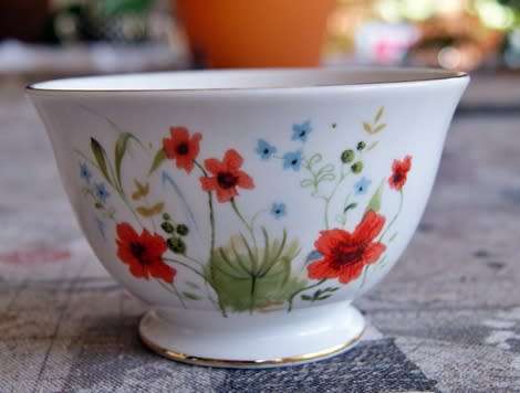 Colclough Sugar Bowl with Red and Blue Flowers Pattern no 8657