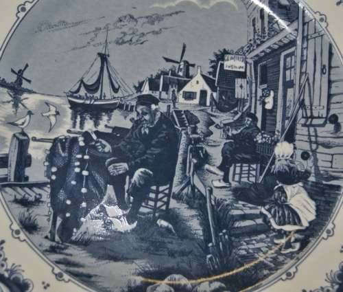 Delft Limited Collectors Edition "Thenet Repairer" Plate