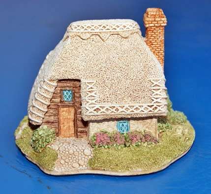 Liliput Lane Strawberry Cottage