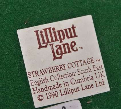 Liliput Lane Strawberry Cottage