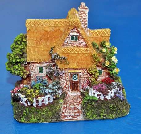 Leonardo Collection Miniature House