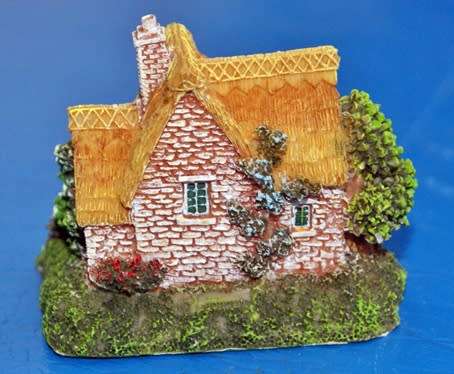 Leonardo Collection Miniature House