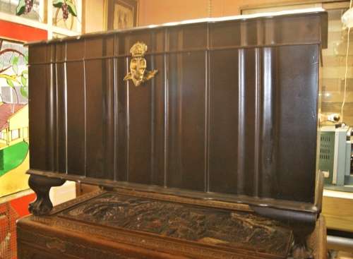 Imbuia Ball and Claw Kist with Brass Fittings !!REDUCED!!