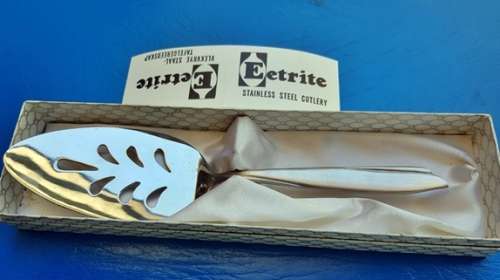 Boxed Eetrite Cake Lifter
