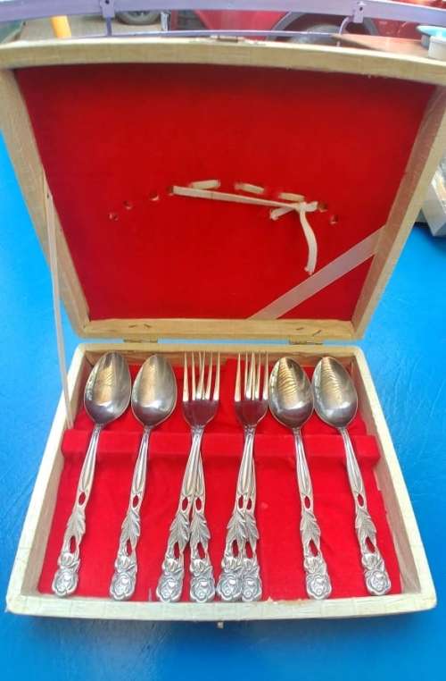 8 Piece Stainless Steel Teaspoon and Cake Fork Set