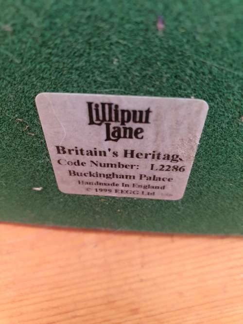 VINTAGE MODEL OF BUCKINGHAM PALACE