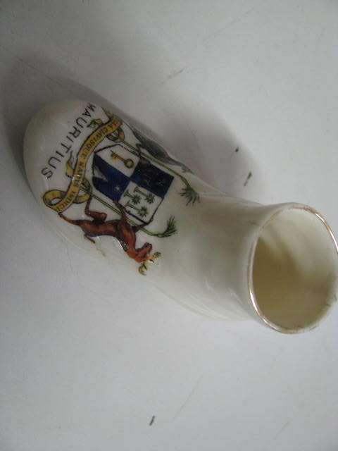HIGHLY COLLECTABLE GOSS CRESTED CHINA SHOE WITH MAURITIAN COAT OF ARMS