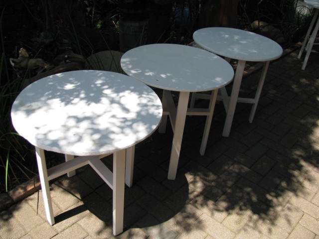 %%  A WHITE PAINTED ROUND TABLE.... THERE ARE 3 AVAILABLE. BID PER EACH  %%