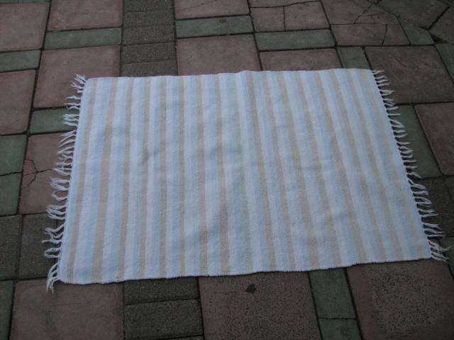 A LOVELY PASTEL RUG/MAT IN GREAT CONDITION