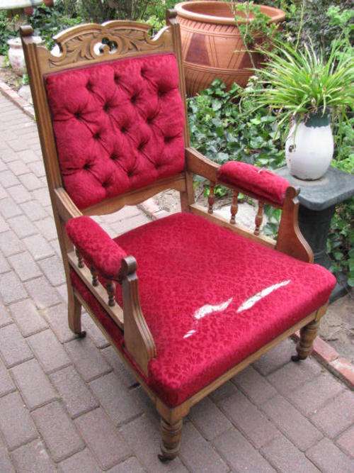 %%  AN EDWARDIAN GRANDFATHER CHAIR ON ORIGINAL CASTORS %%