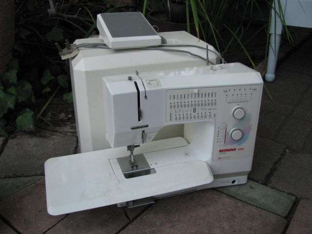 A BERNINA 1090 COMPUTER SEWING MACHINE