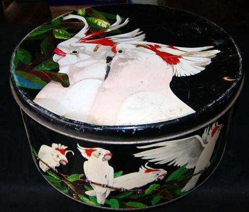 VINTAGE BAKERS BISCUIT TIN (3)  @@@ CRAZZYYYY R1 START