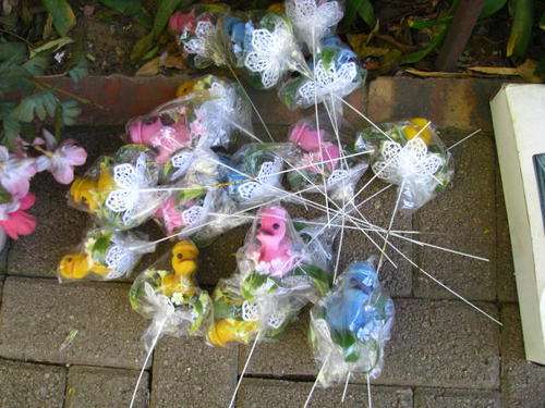 A JOBLOT OF 70'S DUCKS USED TO PUT IN NEWBORN'S BOUQUETS OF FLOWERS    BID IS FOR THE LOT