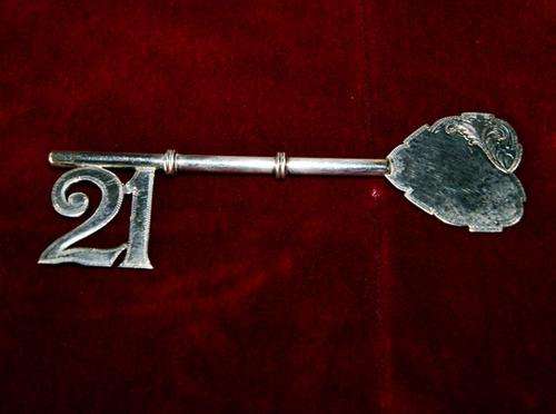 STUNNING OLD HALLMARKED 21st KEY (32g) @@@ CRAZY R1 START